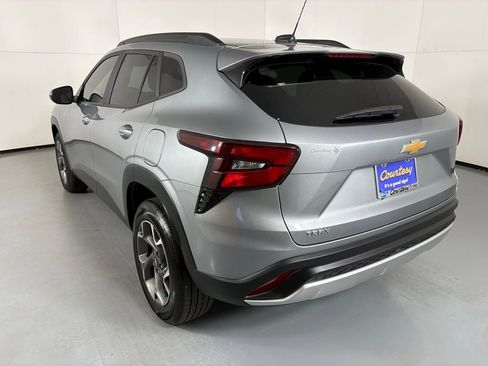 Used 2024 Chevrolet Trax LT image 7