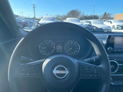 Used 2025 Nissan Sentra S image 33
