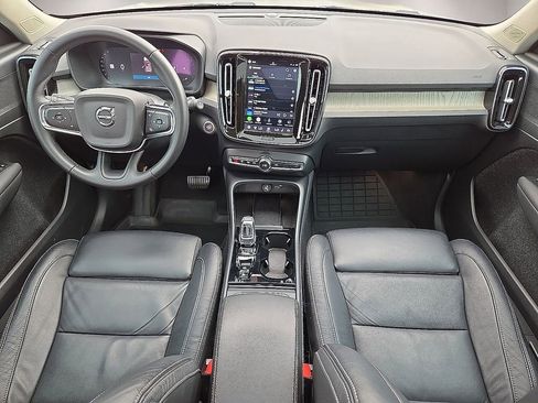 Used 2023 Volvo XC40 B5 Plus AWD/4WD image 18