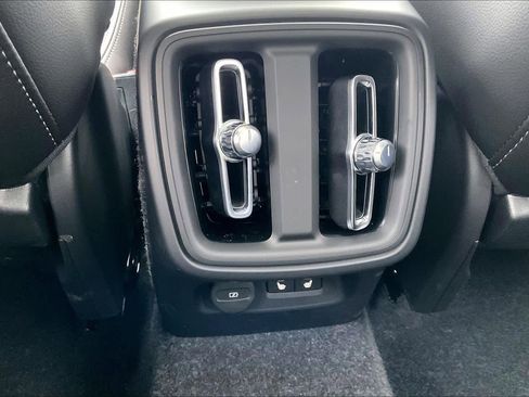 Used 2025 Volvo XC40 B5 Core w/ Protection Package Premier image 37