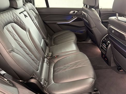 Used 2025 BMW X7 M60i AWD/4WD image 33