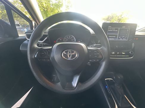 Used 2020 Toyota Corolla LE FWD image 15
