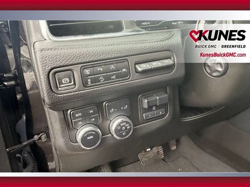 Used 2024 GMC Yukon Denali w/ Advanced Technology Package AWD/4WD image 19