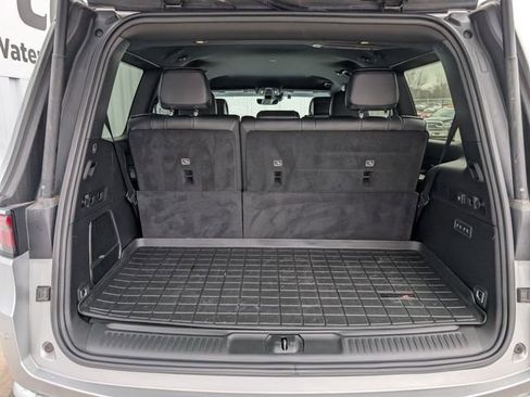 Used 2024 Jeep Wagoneer Series III w/ Flexible Seating Group image 18