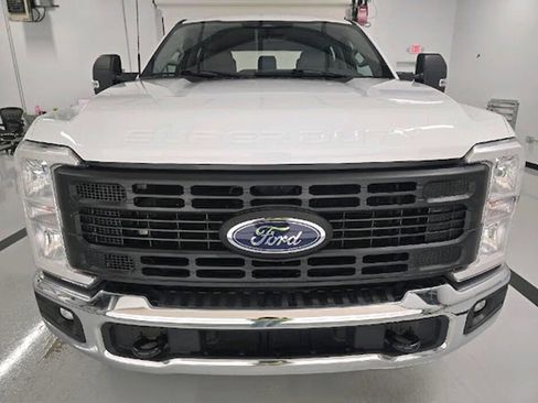 Used 2023 Ford F250 XL w/ FX4 Off-Road Package AWD/4WD image 2
