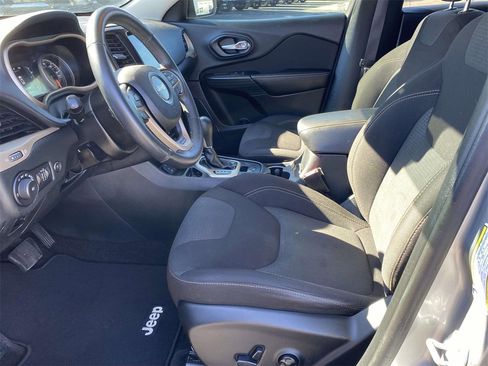 Used 2016 Jeep Cherokee Latitude w/ Comfort/Convenience Group image 14