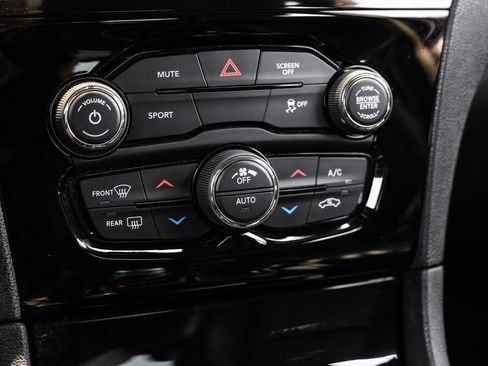 Used 2019 Chrysler 300 S RWD image 34