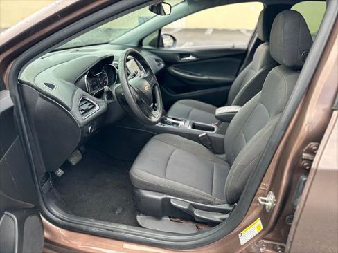 Used 2019 Chevrolet Cruze LS w/ LS Convenience Package FWD image 12