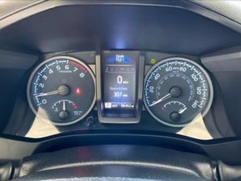Used 2021 Toyota Tacoma TRD Off-Road w/ TRD Premium Off Road Package AWD/4WD image 20
