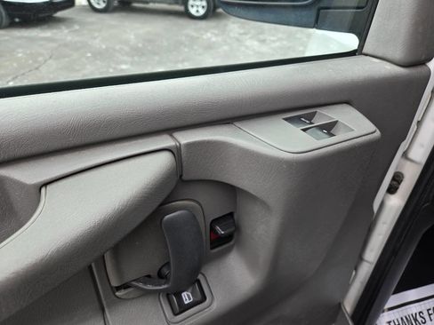 Used 2013 Chevrolet Express 3500 Extended image 13