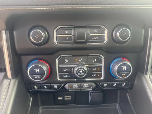 Used 2023 Chevrolet Tahoe Premier AWD/4WD image 31