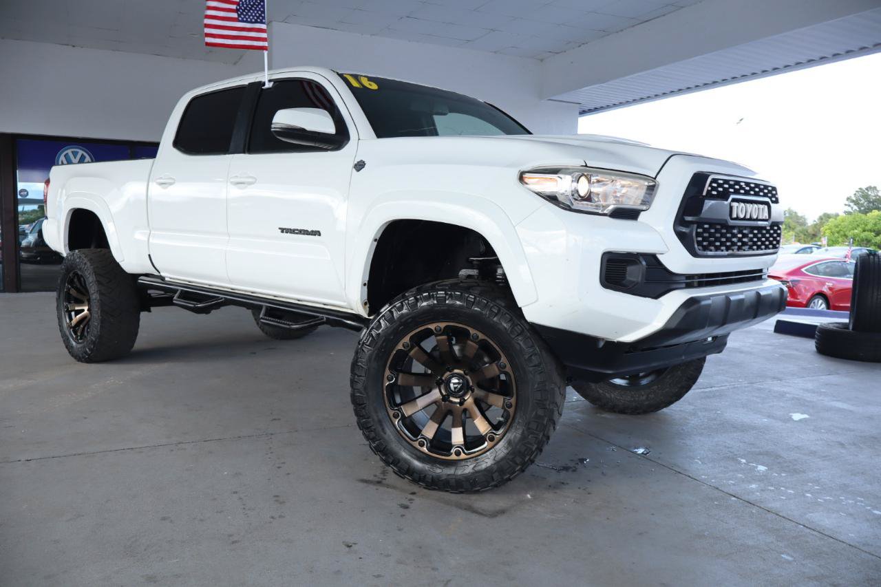 Used 2016 Toyota Tacoma TRD Sport AWD/4WD image 3