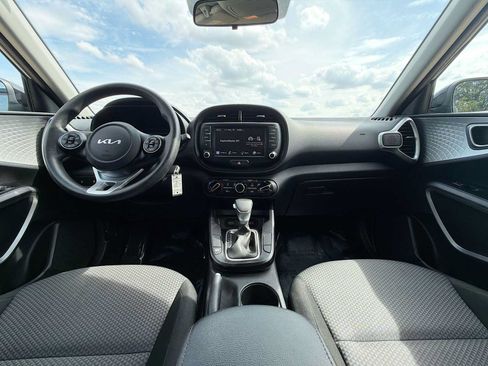 Used 2022 Kia Soul LX FWD image 12