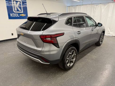 Used 2024 Chevrolet Trax LT w/ Driver Confidence Package image 2