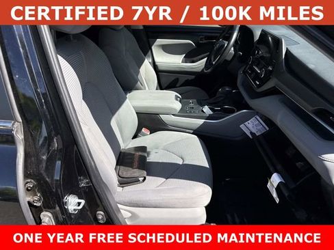 Used 2024 Toyota Highlander LE FWD image 9