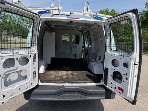 Used 2014 Ford E-250 and Econoline 250 w/ Power Group image 22