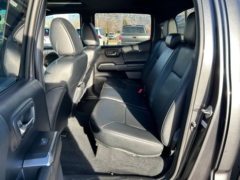 Used 2020 Toyota Tacoma Limited image 24