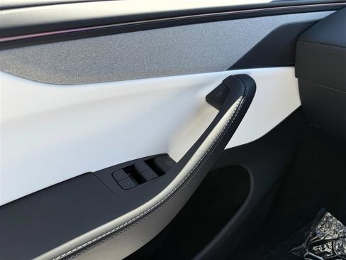 Used 2026 Tesla Model Y Long Range AWD/4WD image 16