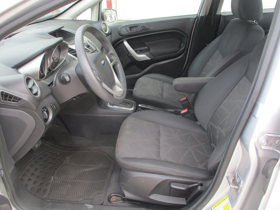 Used 2013 Ford Fiesta SE FWD image 25