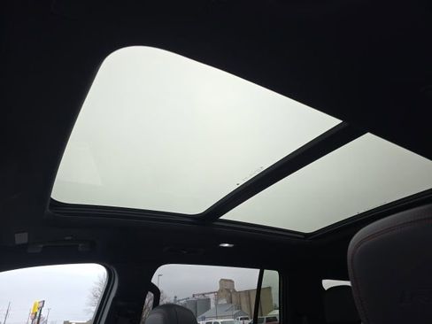 Used 2024 Chevrolet Traverse RS image 46