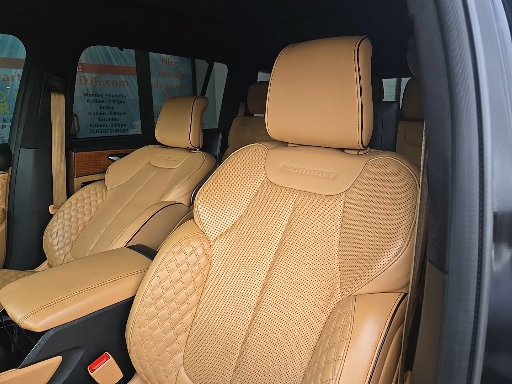 Used 2024 Jeep Grand Cherokee L Summit AWD/4WD image 35
