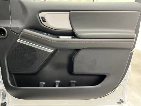 Used 2025 Ford Expedition Active AWD/4WD image 25