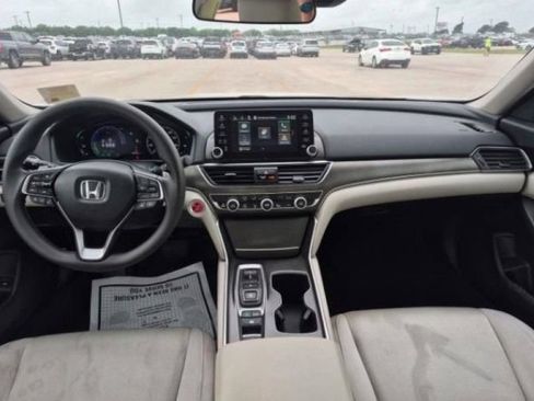 Used 2021 Honda Accord Hybrid image 2