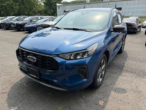 Used 2023 Ford Escape ST-Line w/ Tech Pack #1 AWD/4WD image 2