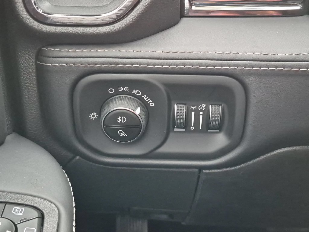 New 2027 RAM 3500 Limited AWD/4WD image 18