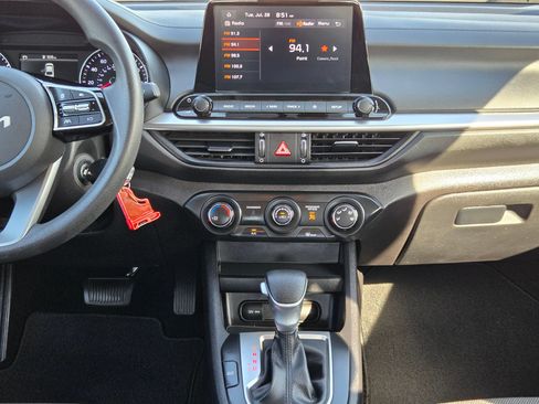 Used 2022 Kia Forte LXS FWD image 16