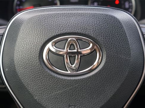 Used 2021 Toyota RAV4 XLE Premium FWD image 15