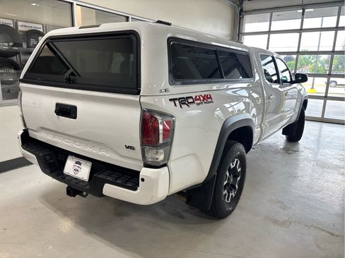 Used 2020 Toyota Tacoma TRD Off-Road w/ Technology Package AWD/4WD image 11