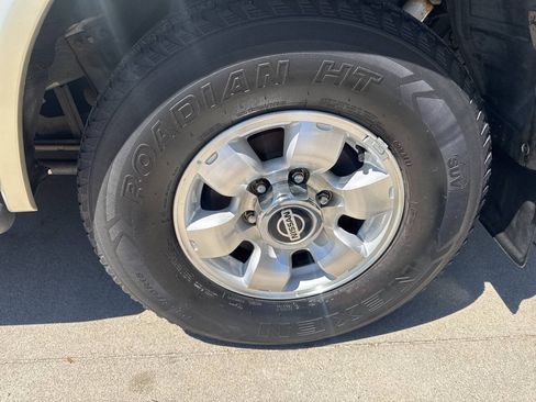 Used 1999 Nissan Pathfinder LE AWD/4WD image 30