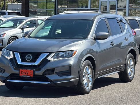 Used 2018 Nissan Rogue S FWD image 10
