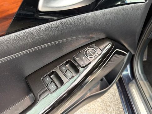 Used 2017 Kia Cadenza Premium FWD image 12