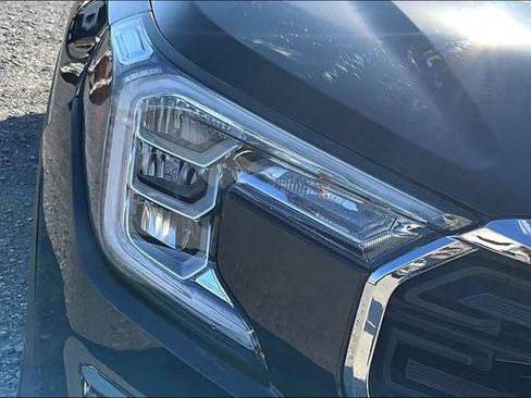 Used 2024 GMC Terrain SLT AWD/4WD image 29