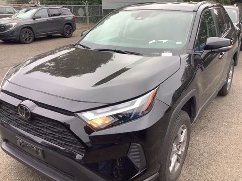 Used 2025 Toyota RAV4 XLE image 1