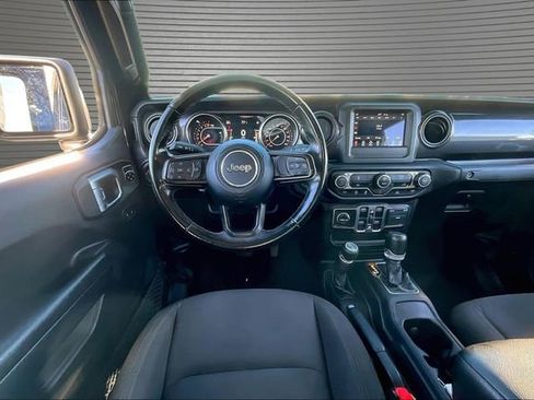 Used 2022 Jeep Gladiator Sport AWD/4WD image 9