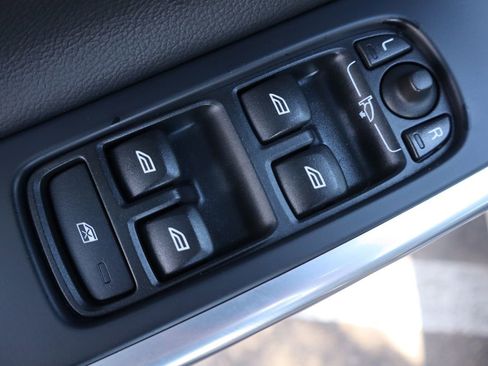 Used 2016 Volvo V60 T5 Cross Country Platinum image 27