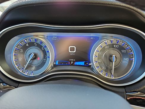 Used 2023 Chrysler 300 Touring image 18