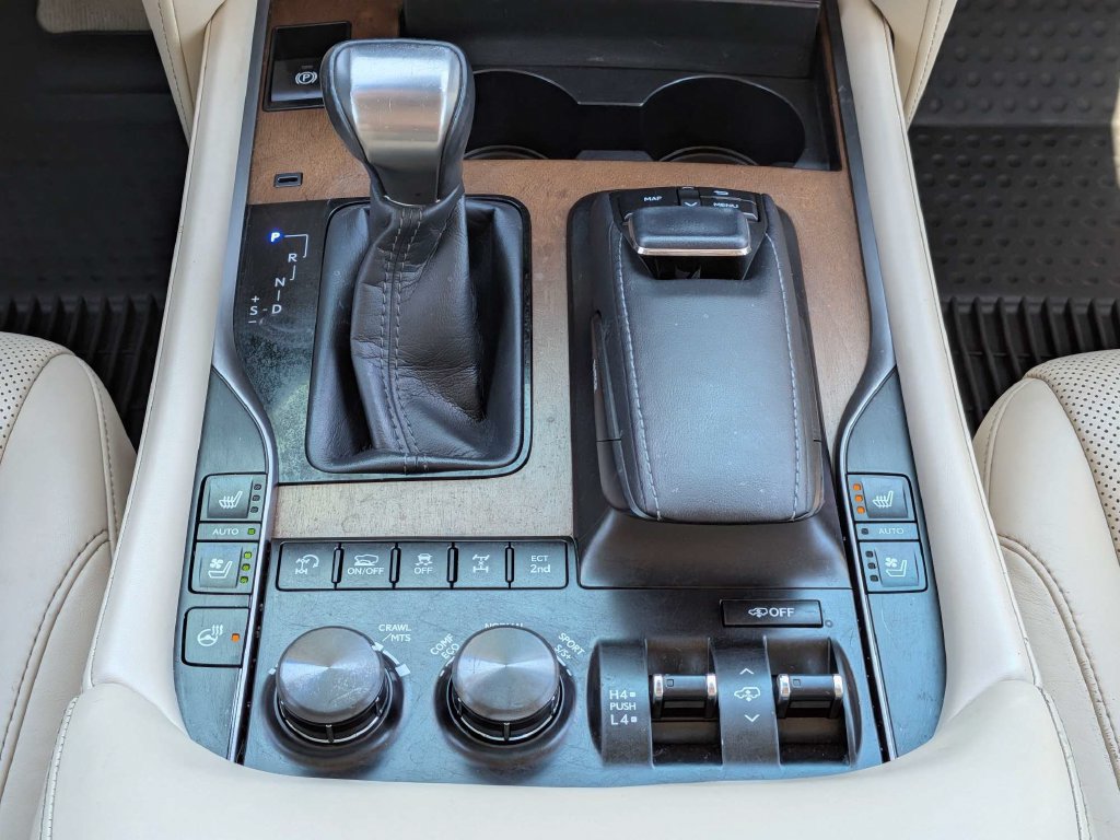 Used 2018 Lexus LX 570 4WD w/ Luxury Package image 26