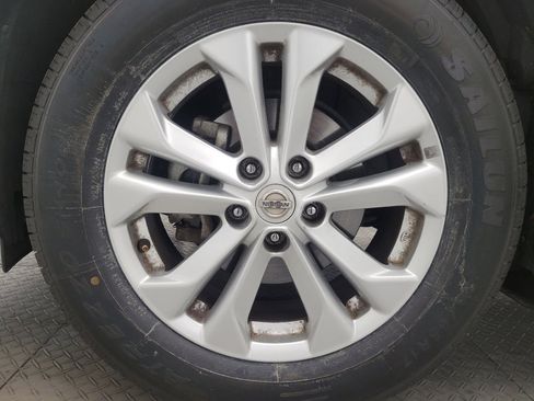 Used 2016 Nissan Rogue SV image 31