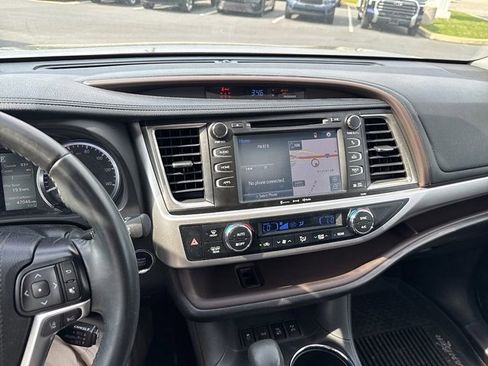 Certified 2019 Toyota Highlander XLE image 20
