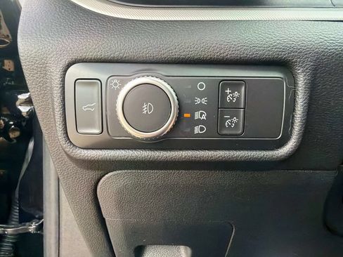 Used 2022 Ford Explorer XLT w/ Equipment Group 202A AWD/4WD image 31