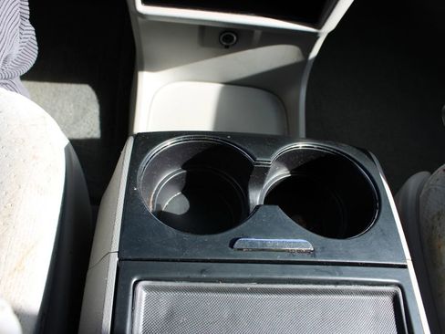 Used 2015 Toyota Sienna LE image 36