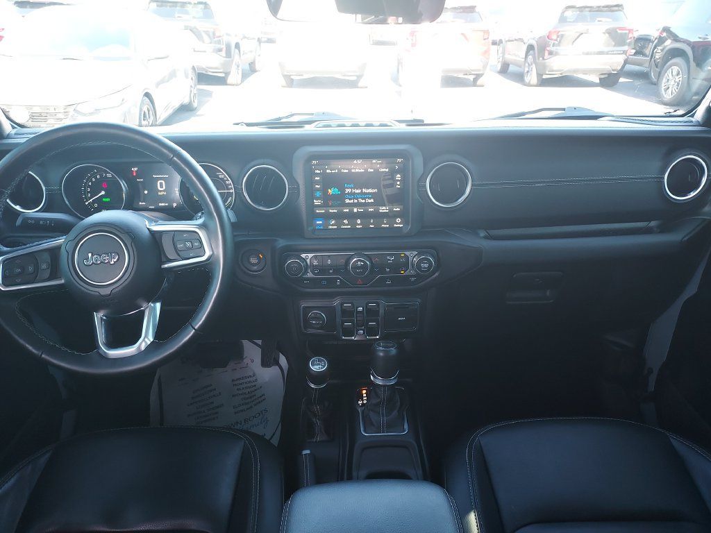 Used 2023 Jeep Wrangler Unlimited Sahara w/ Cold Weather Group AWD/4WD image 15