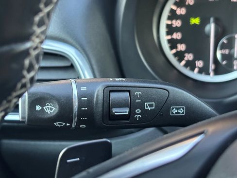 Used 2017 INFINITI QX30 AWD image 38