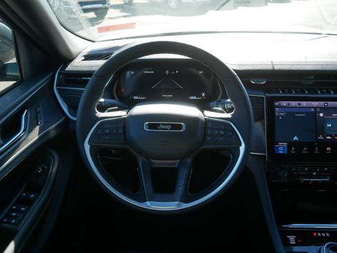 New 2025 Jeep Grand Cherokee L Limited w/ Luxury Tech Group II image 11