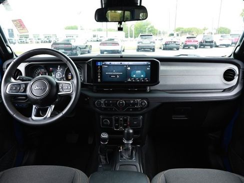 Used 2024 Jeep Wrangler Unlimited Sahara AWD/4WD image 30