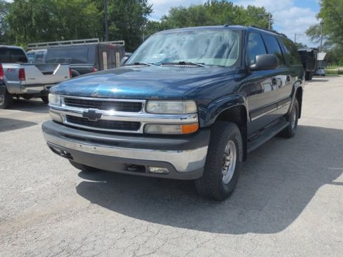 Used 2005 Chevrolet Suburban 2500 LS w/ Preferred Equipment Group image 3